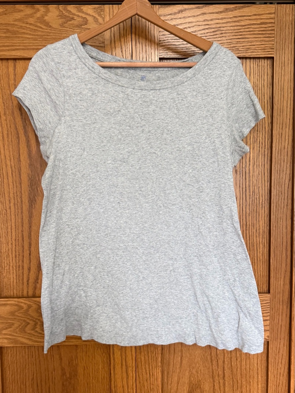 GAP Maternity Light Gray Short-Sleeve Scoop Neck Tee